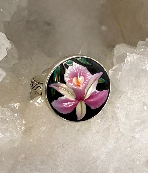 Arita Hand Painted Iris Toshikane Button set in Sterling silver ring Size 8-1/2