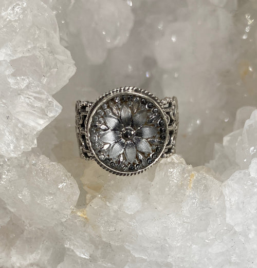 Victorian Lacy Glass Set in Sterling Silver Ring Size 8