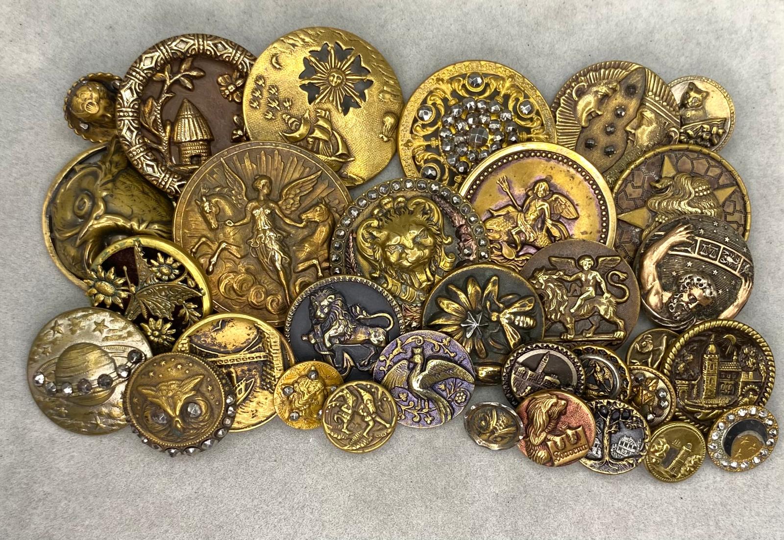 Picture Metal antique buttons
