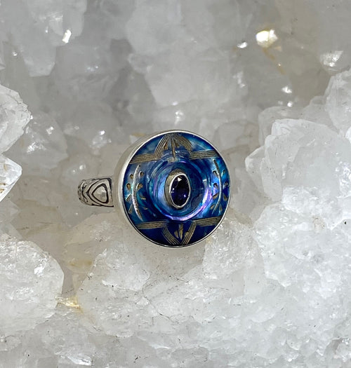 Victorian Carved Shell Tinted Button with Iolite Center set in Sterling Silver Ring Size 8