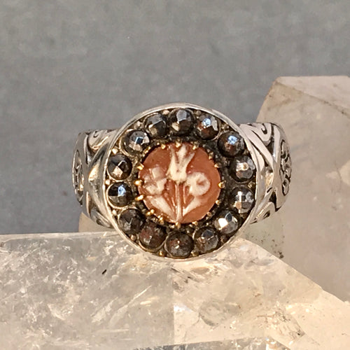 Carved Shell Floral w/ Steel Facet Border Ring Size 7