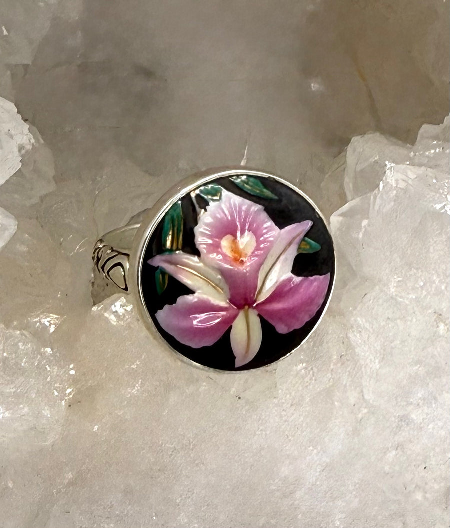 Arita Hand Painted Iris Toshikane Button set in Sterling silver ring Size 8-1/2